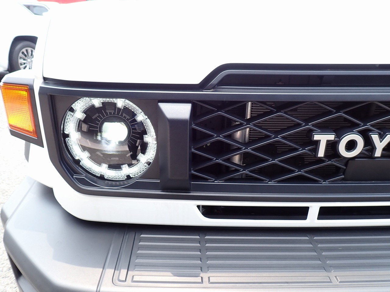 TOYOTA Land Cruiser 70