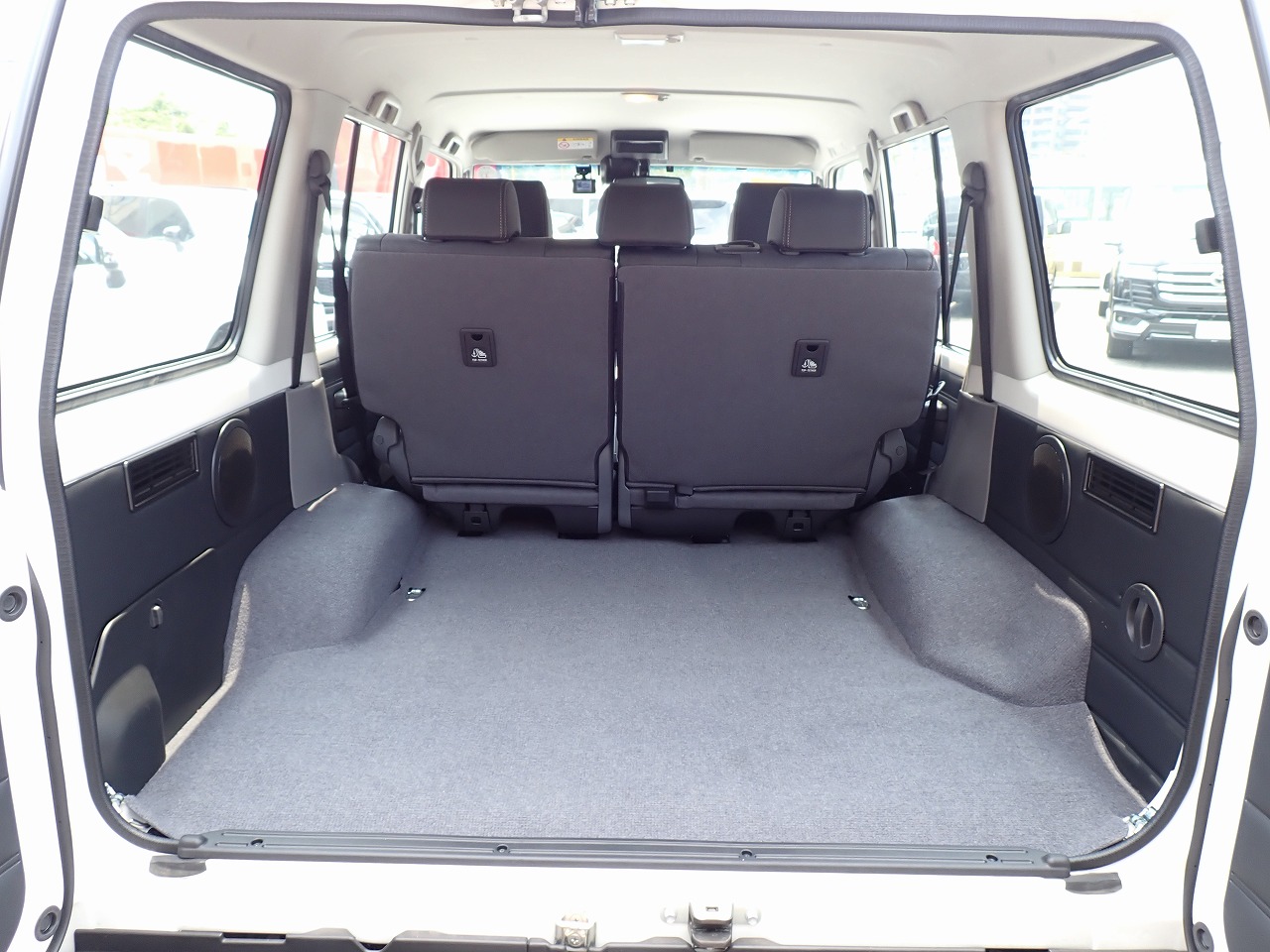 TOYOTA Land Cruiser 70