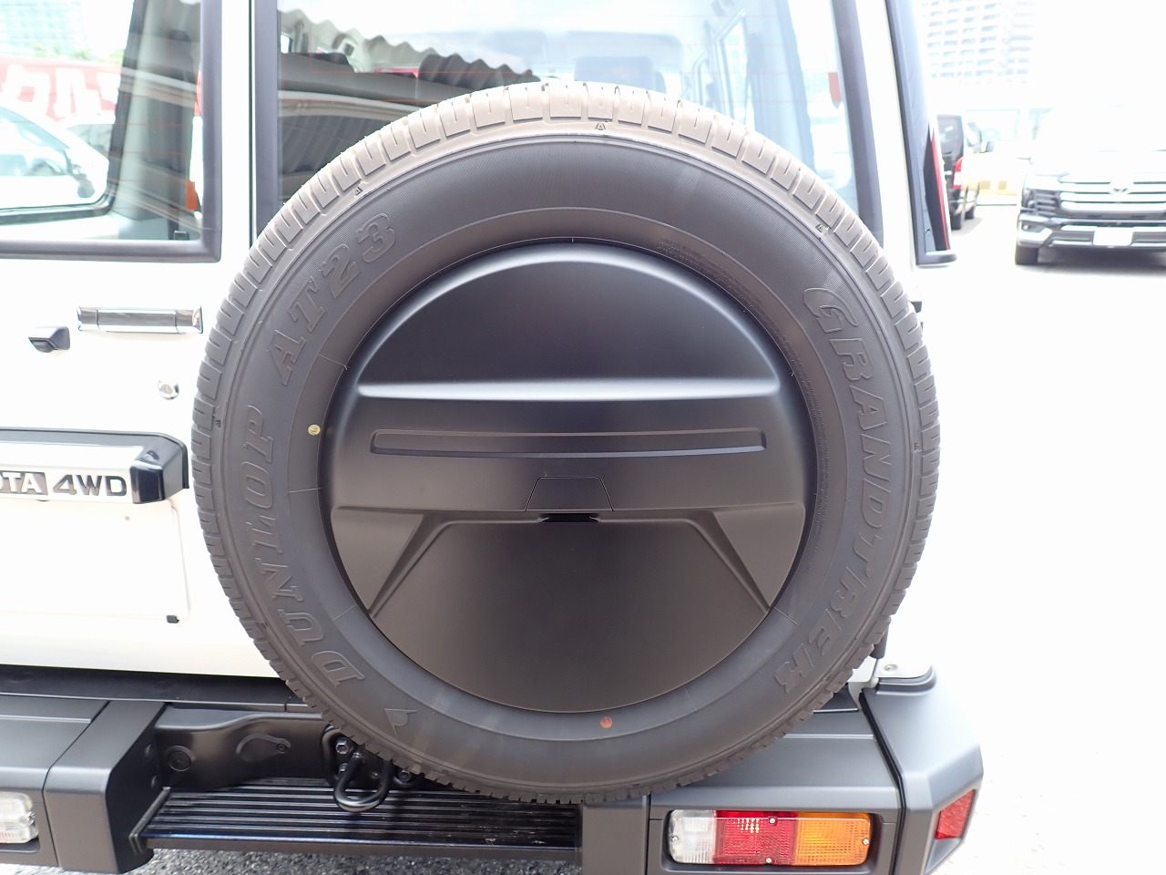 TOYOTA Land Cruiser 70