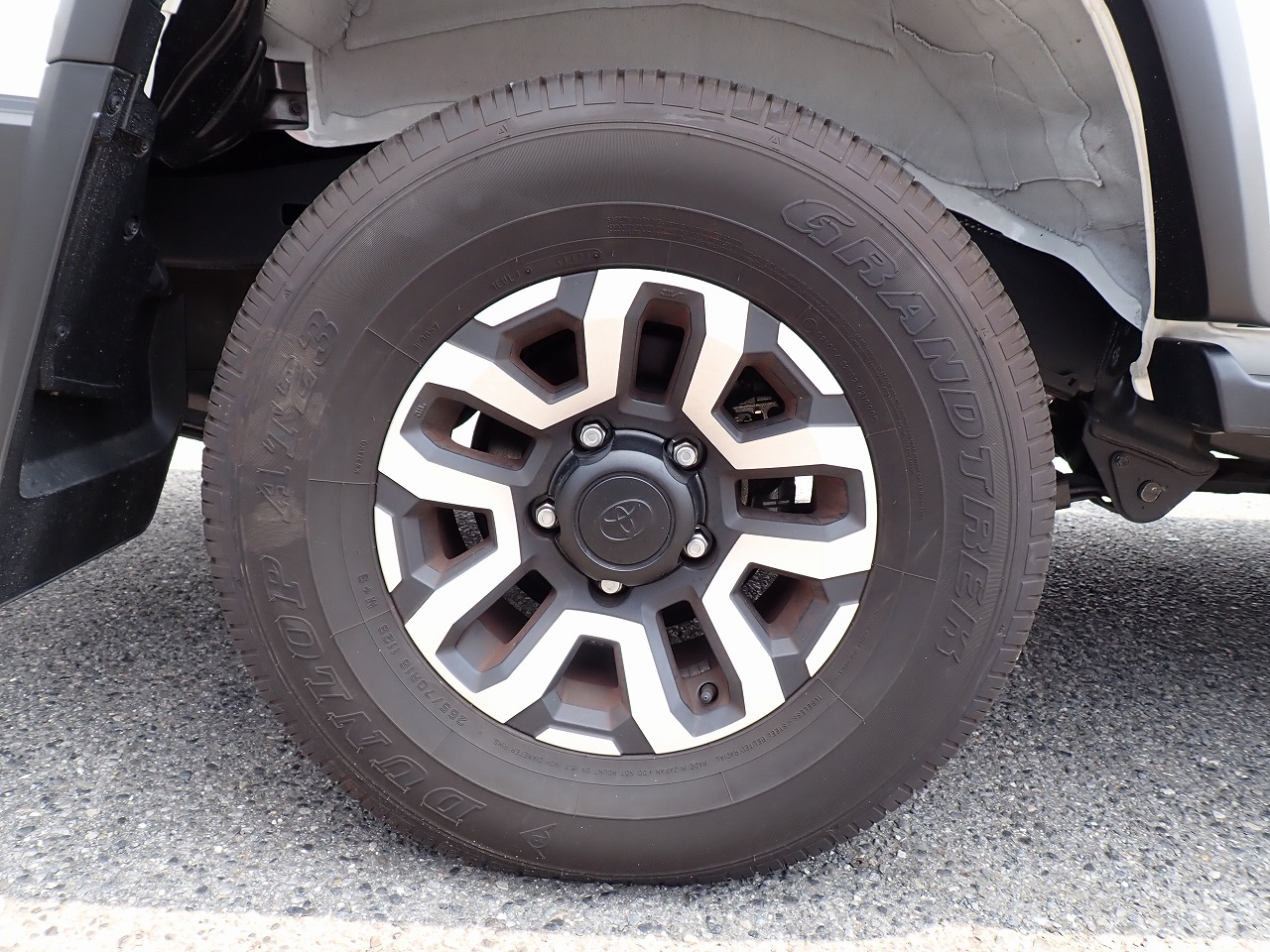 TOYOTA Land Cruiser 70