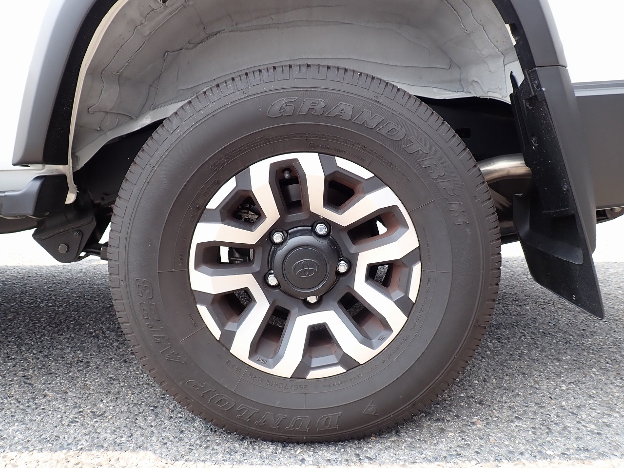 TOYOTA Land Cruiser 70