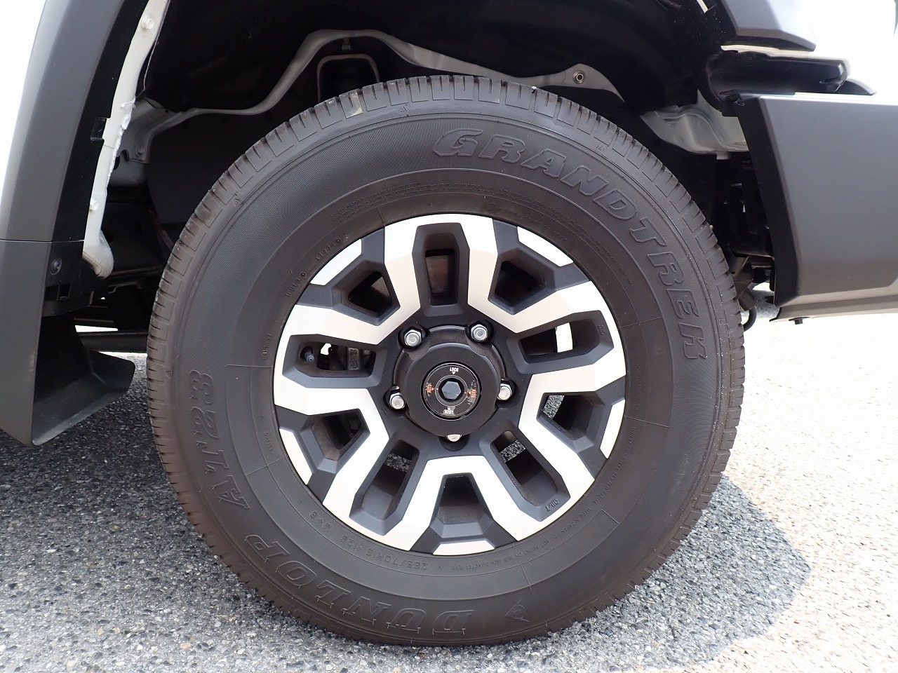 TOYOTA Land Cruiser 70