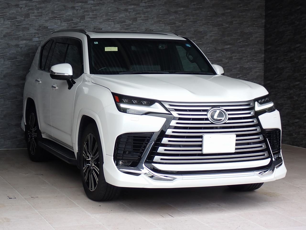 LEXUS LX 600