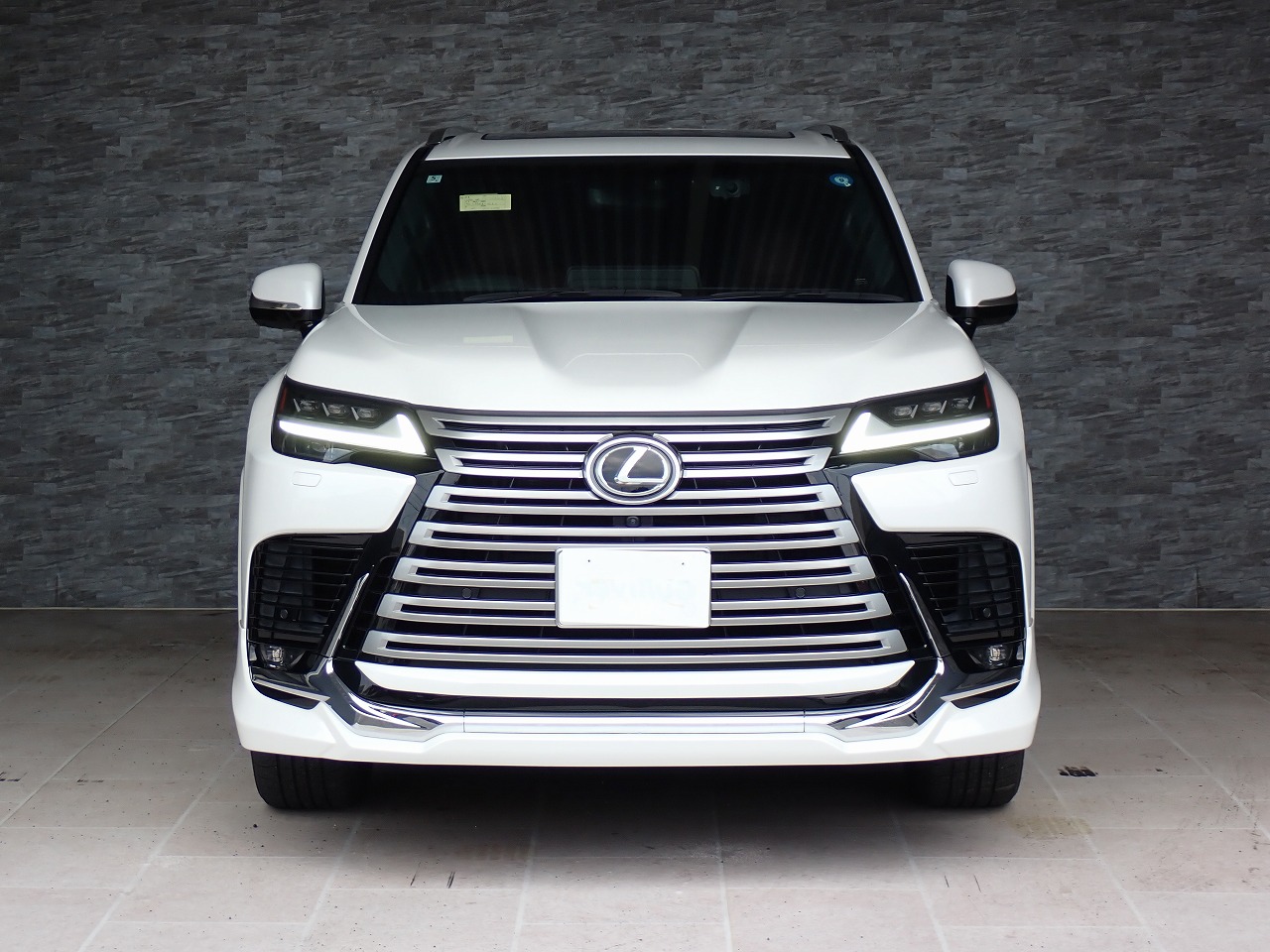 LEXUS LX 600