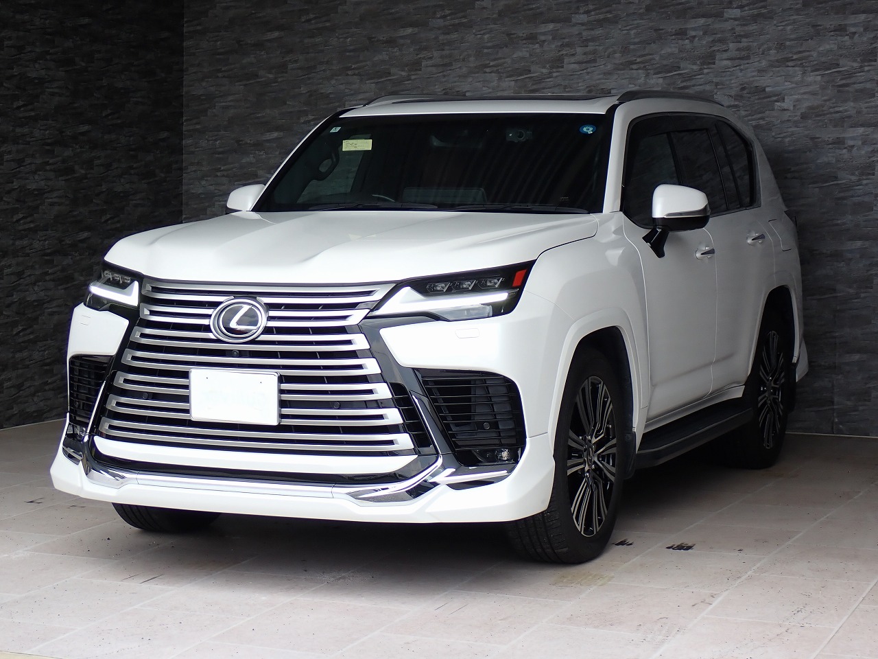 LEXUS LX 600