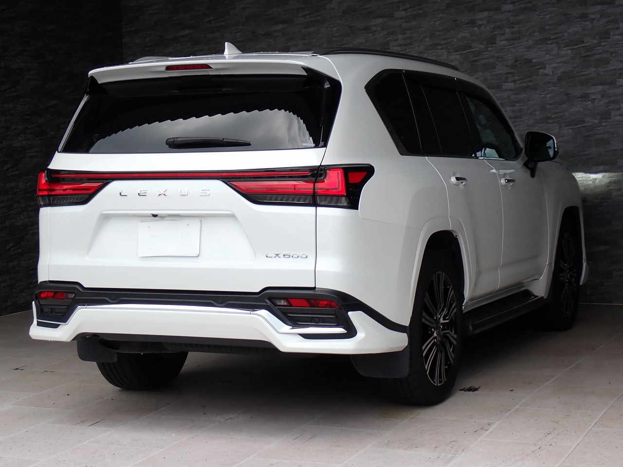 LEXUS LX 600