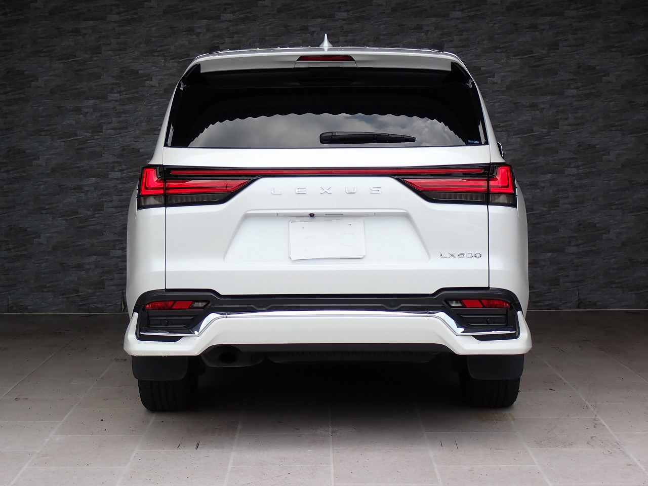 LEXUS LX 600