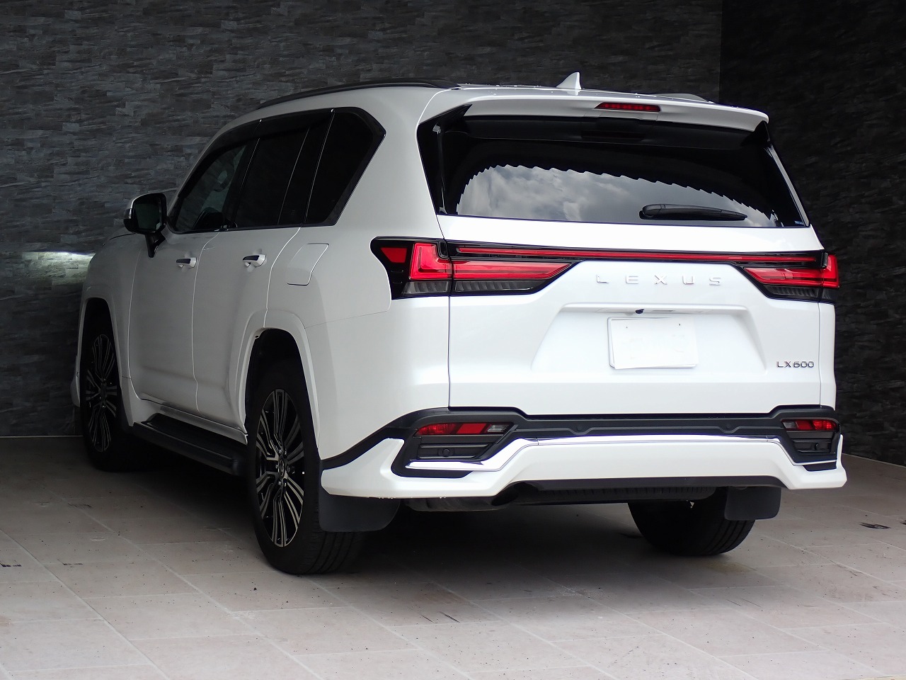 LEXUS LX 600