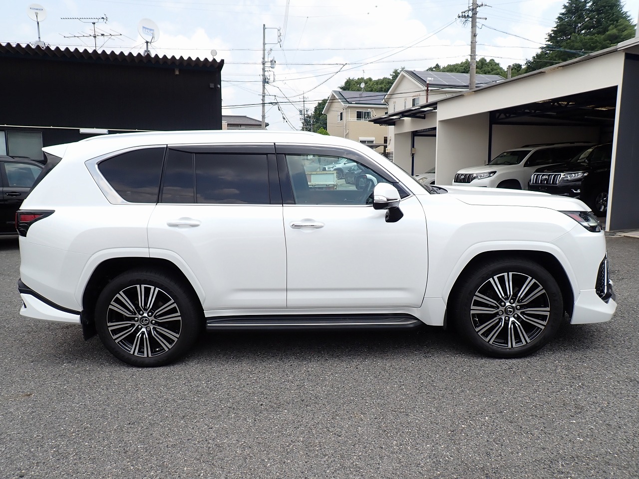 LEXUS LX 600