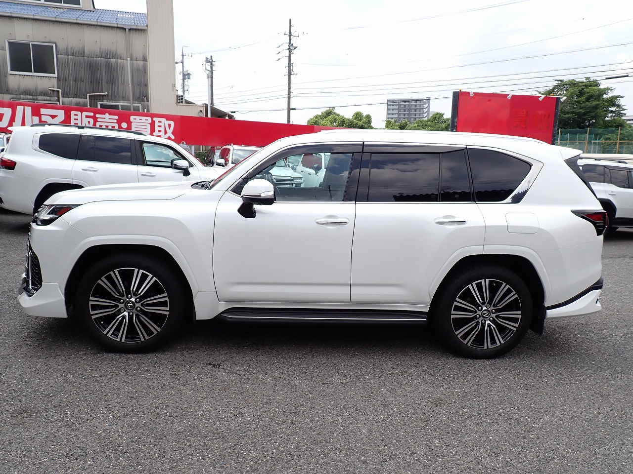 LEXUS LX 600