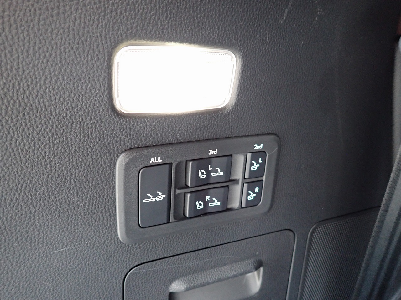 LEXUS LX 600