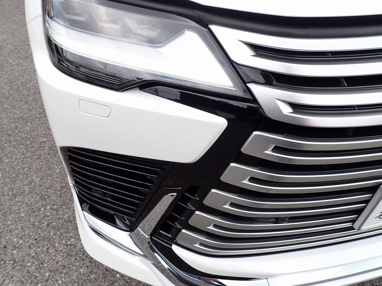LEXUS LX 600