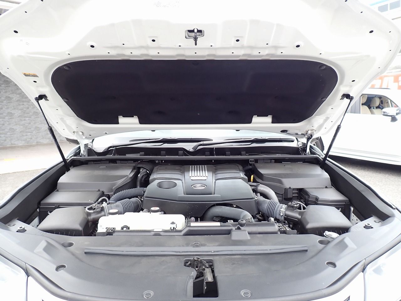 LEXUS LX 600
