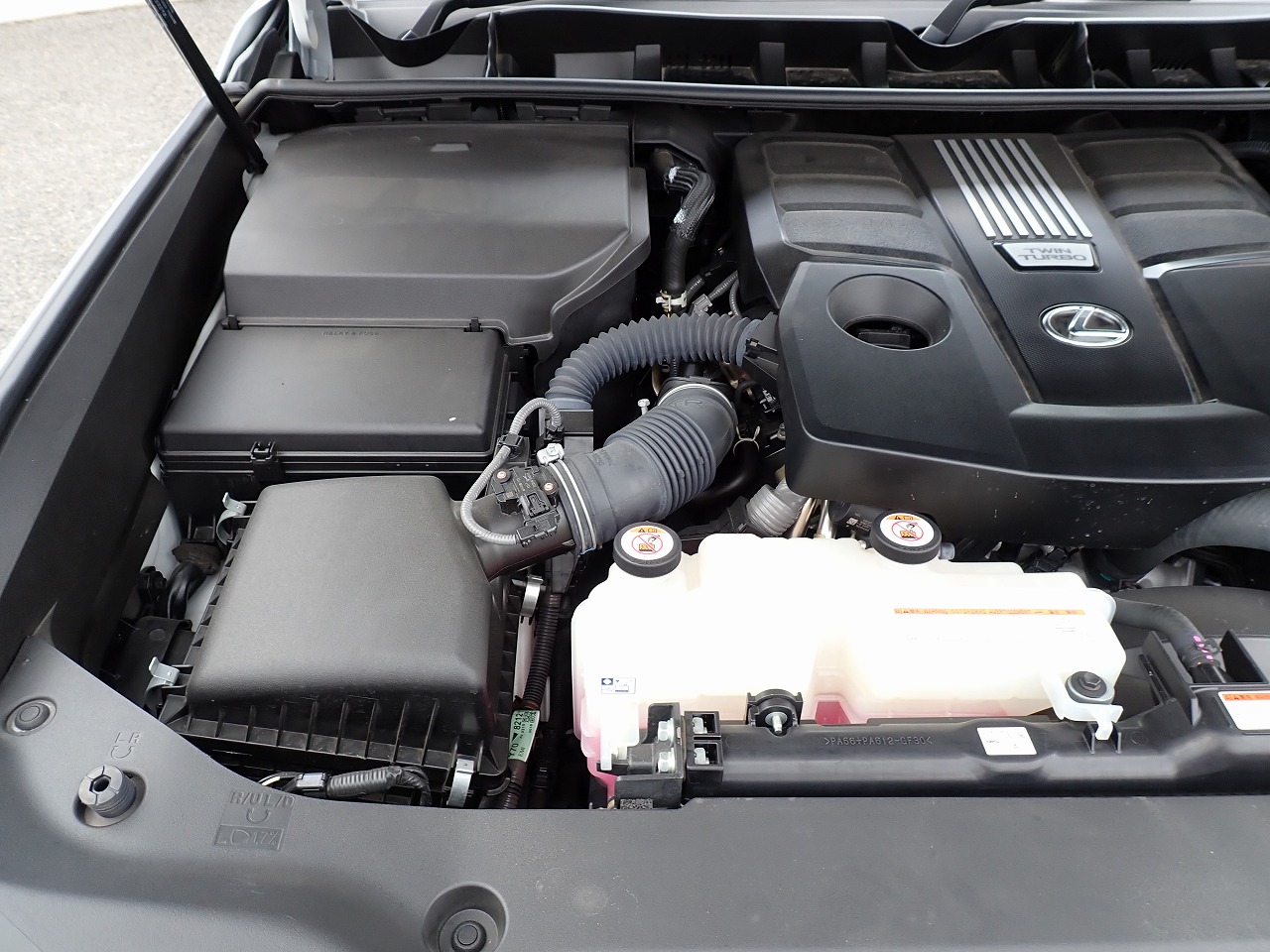 LEXUS LX 600