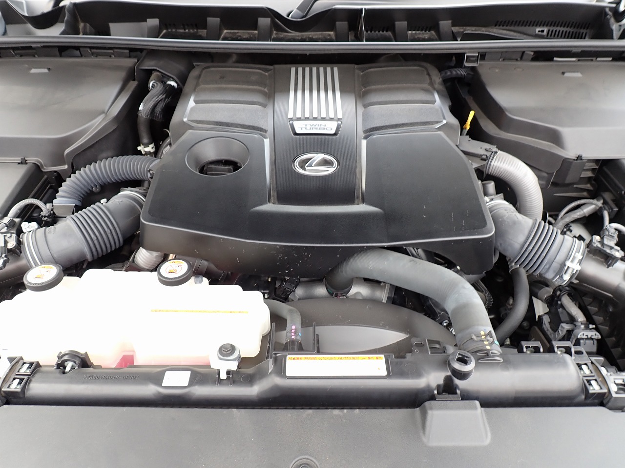 LEXUS LX 600