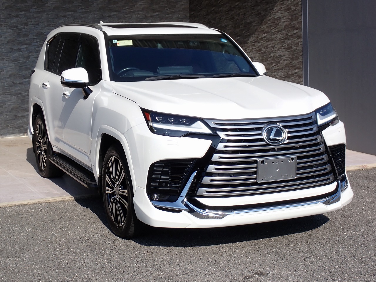 LEXUS LX 600