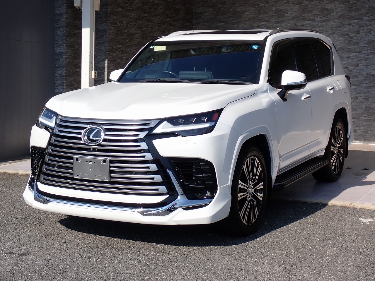 LEXUS LX 600