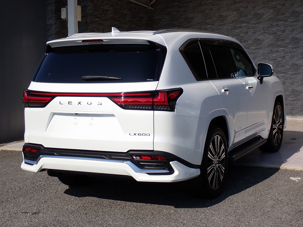 LEXUS LX 600