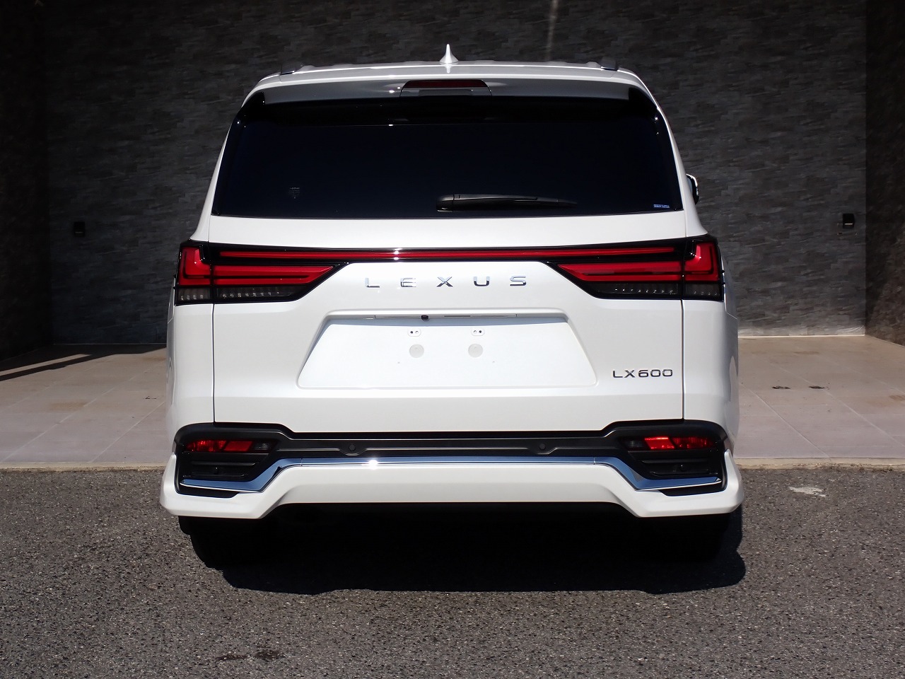 LEXUS LX 600