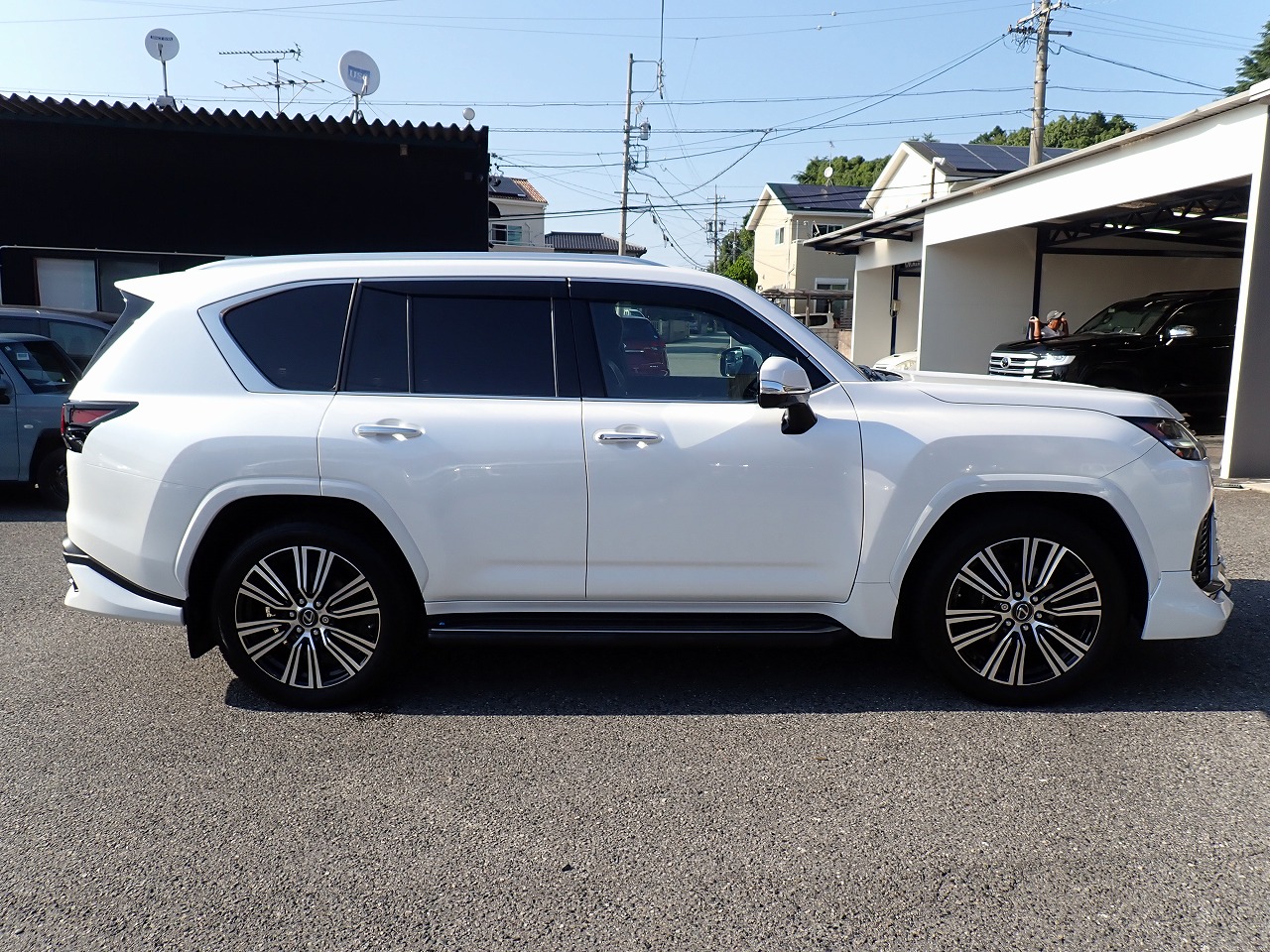 LEXUS LX 600