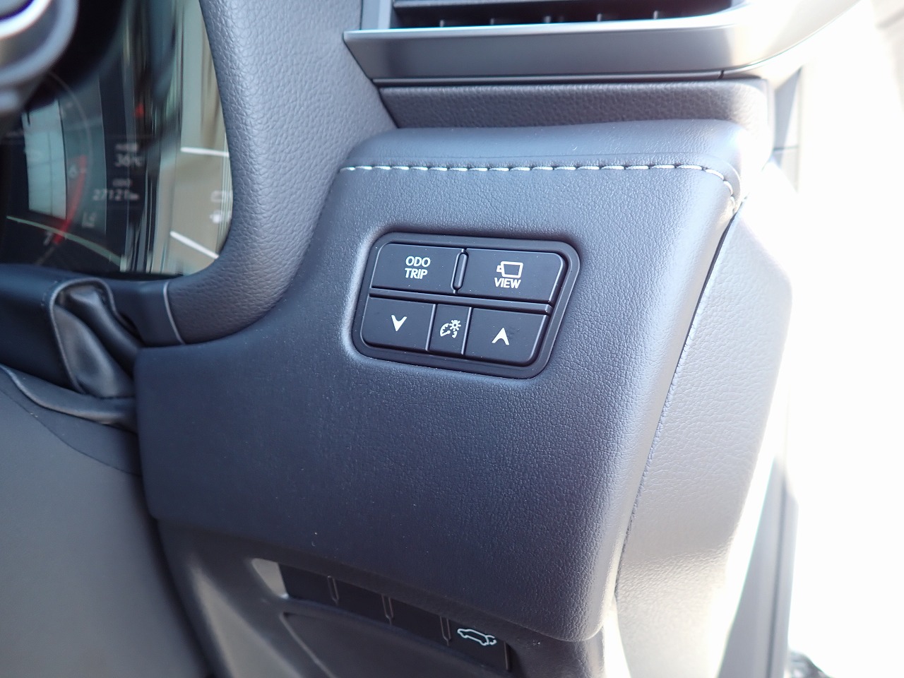 LEXUS LX 600