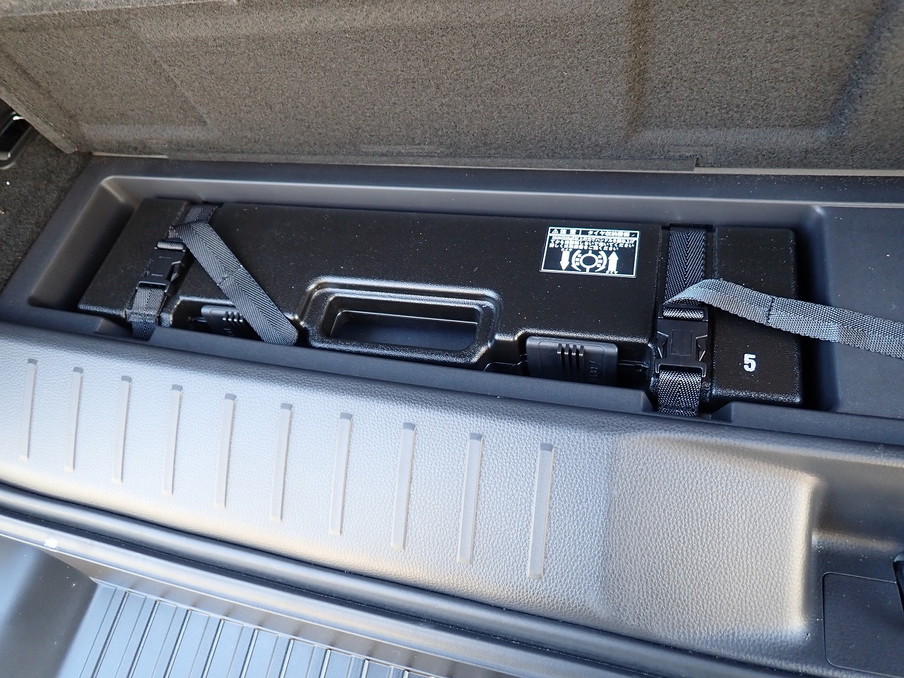 LEXUS LX 600