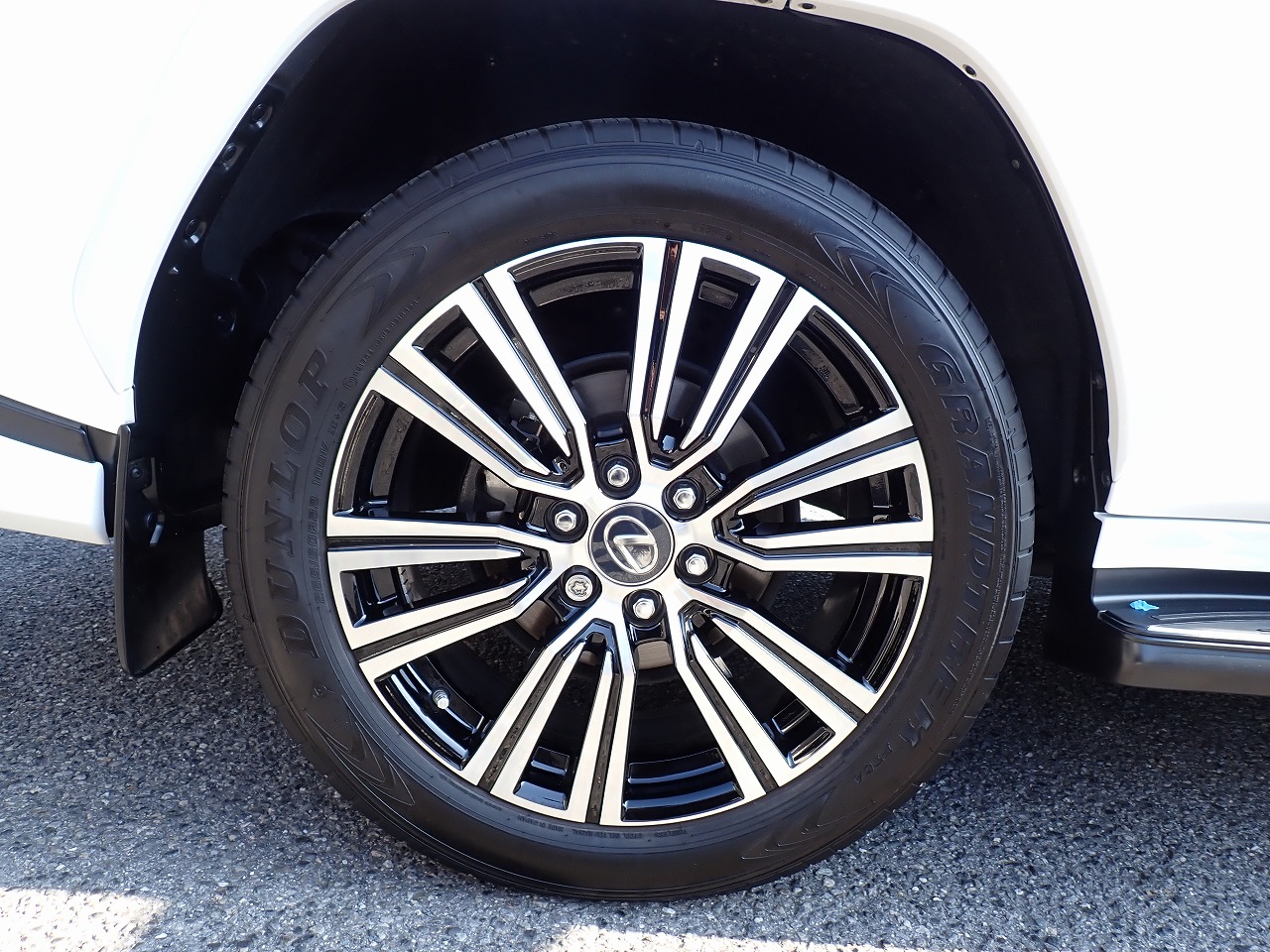 LEXUS LX 600