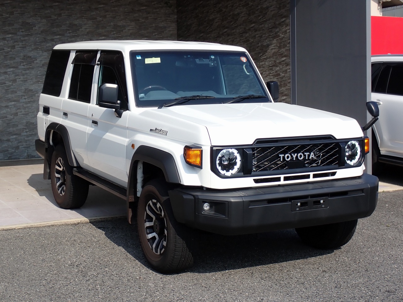 TOYOTA Land Cruiser 70