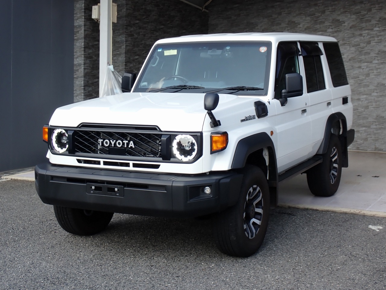 TOYOTA Land Cruiser 70