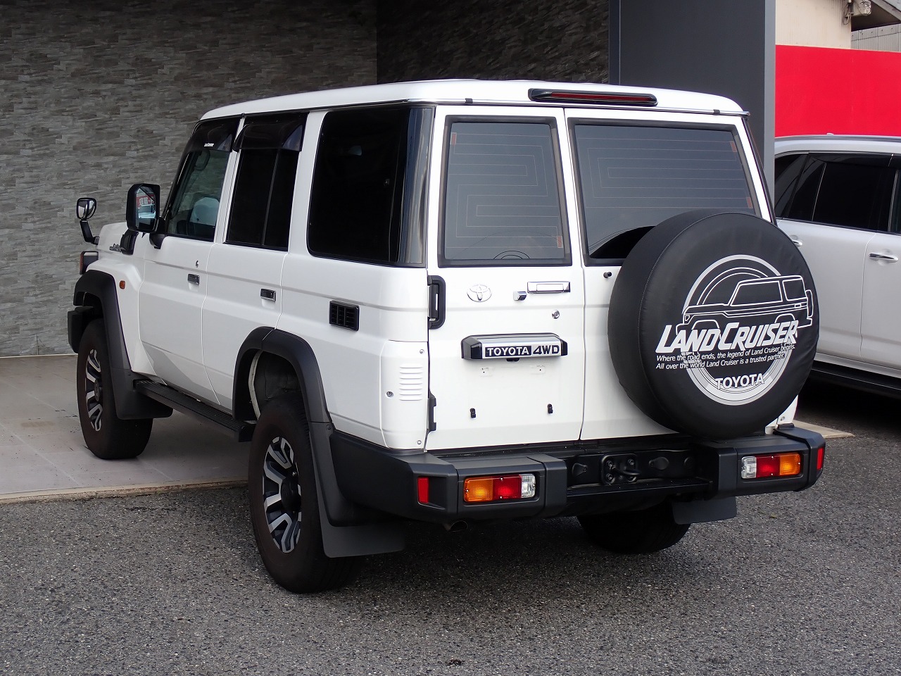 TOYOTA Land Cruiser 70