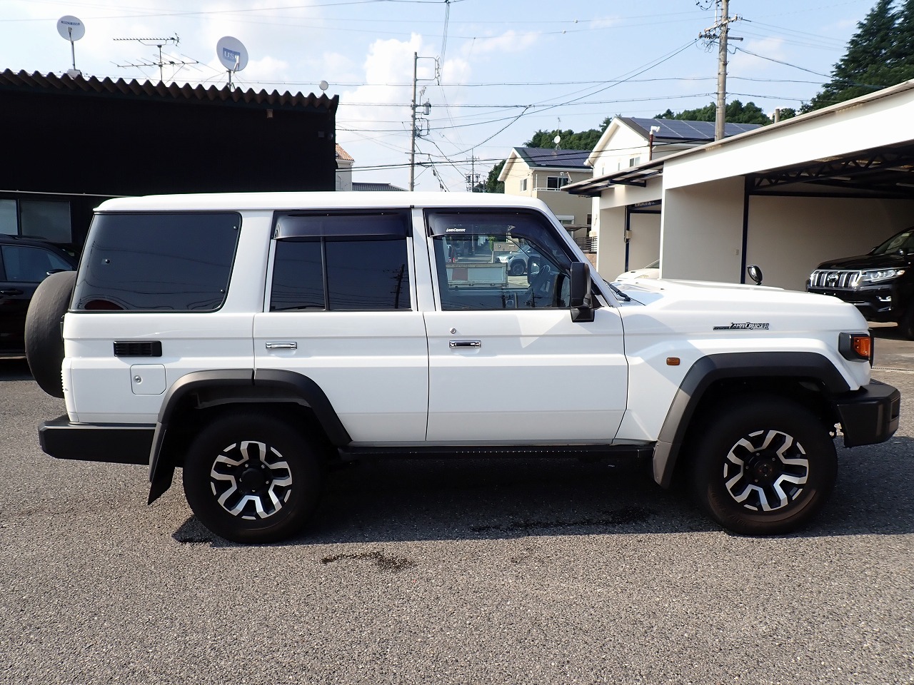 TOYOTA Land Cruiser 70