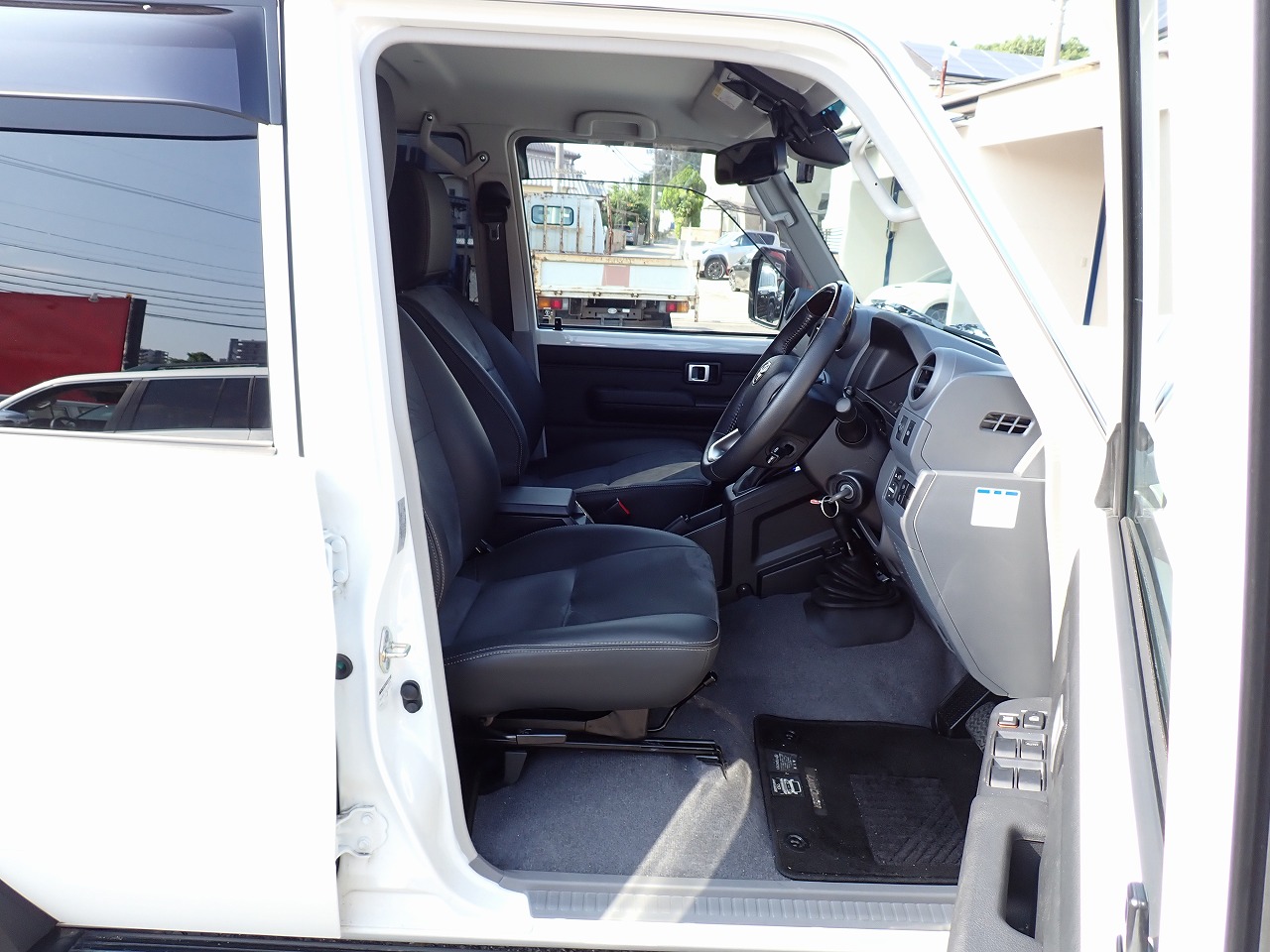 TOYOTA Land Cruiser 70