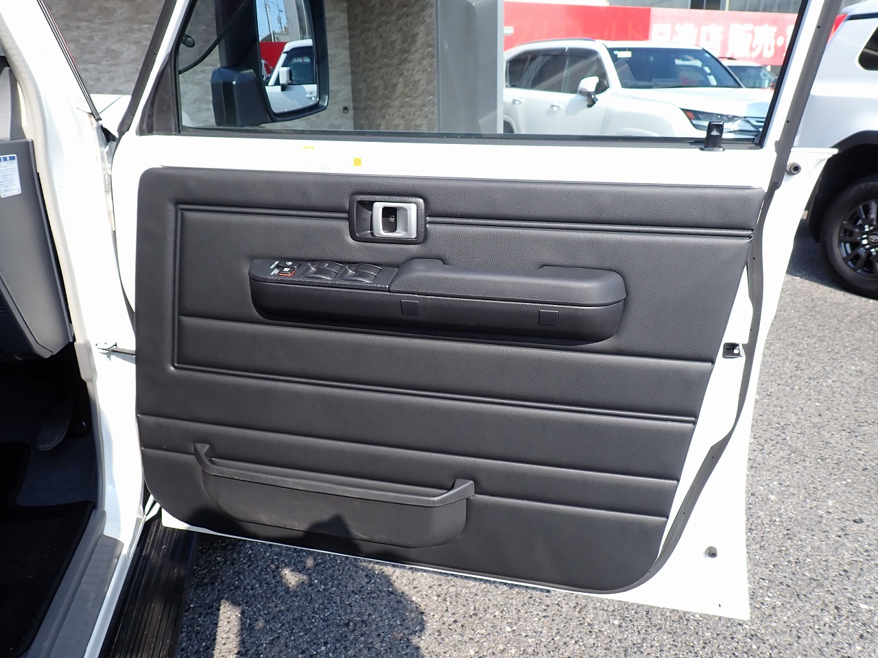 TOYOTA Land Cruiser 70