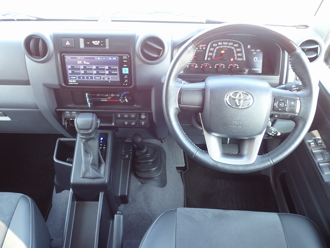 TOYOTA Land Cruiser 70
