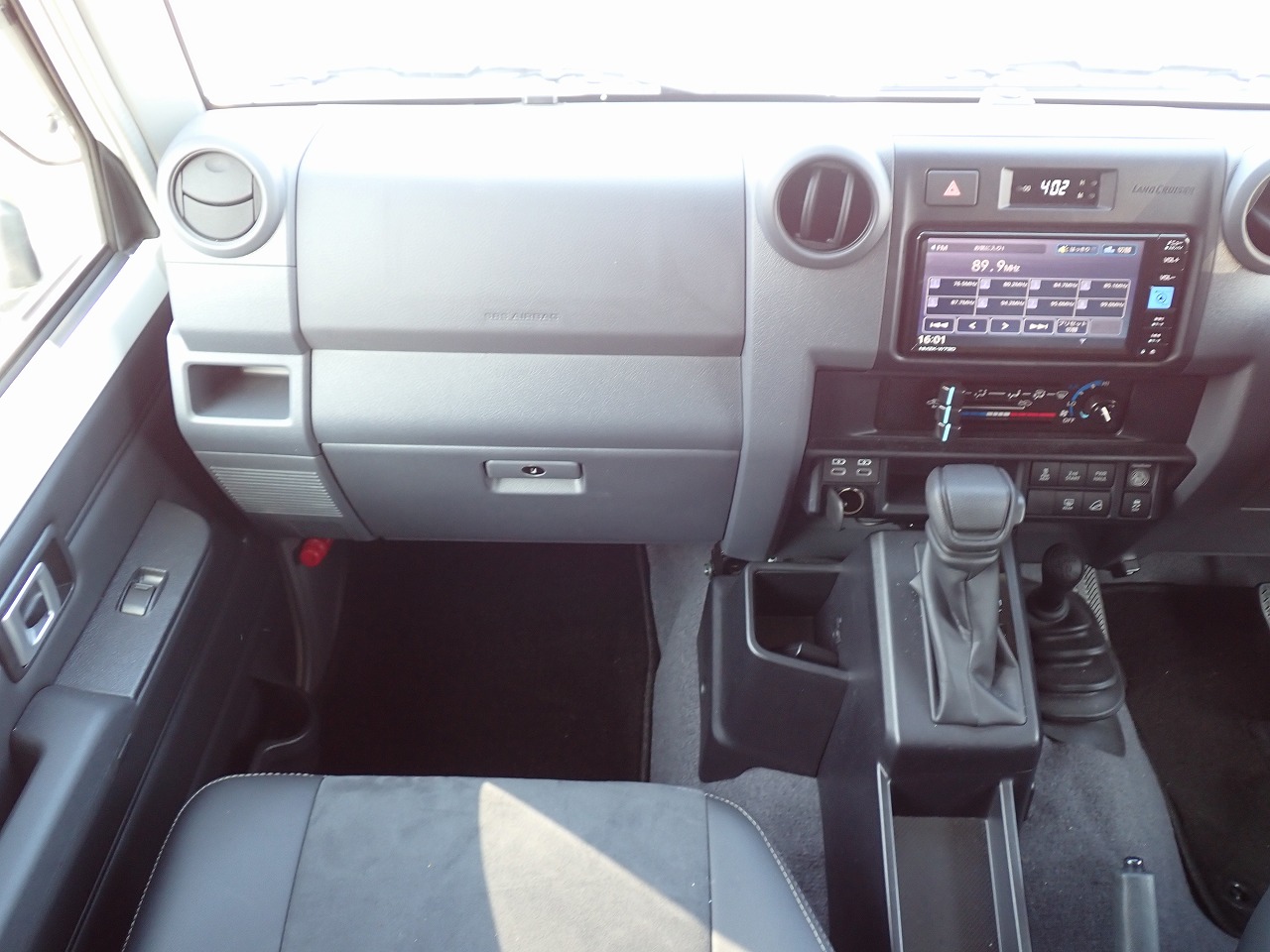 TOYOTA Land Cruiser 70