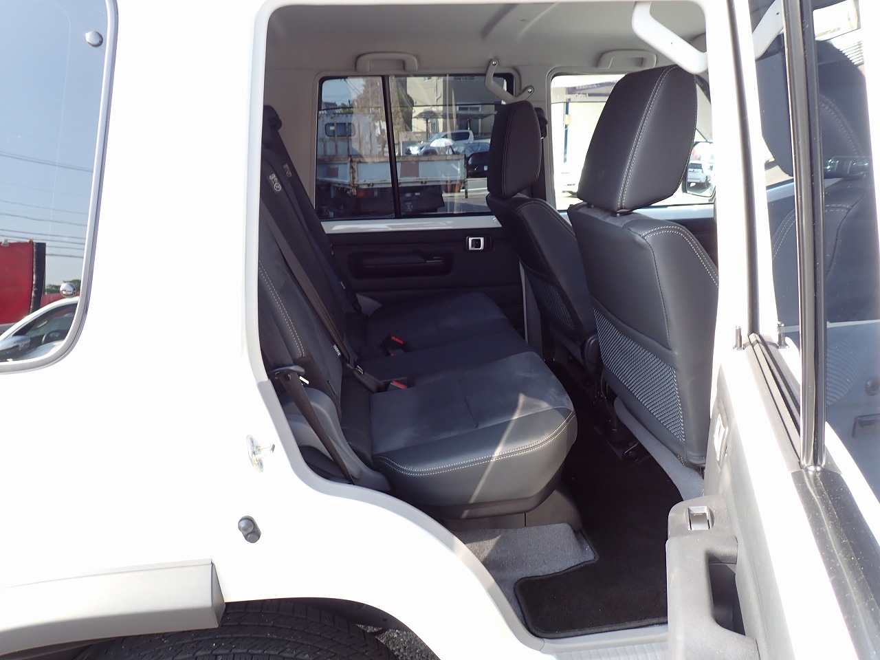 TOYOTA Land Cruiser 70