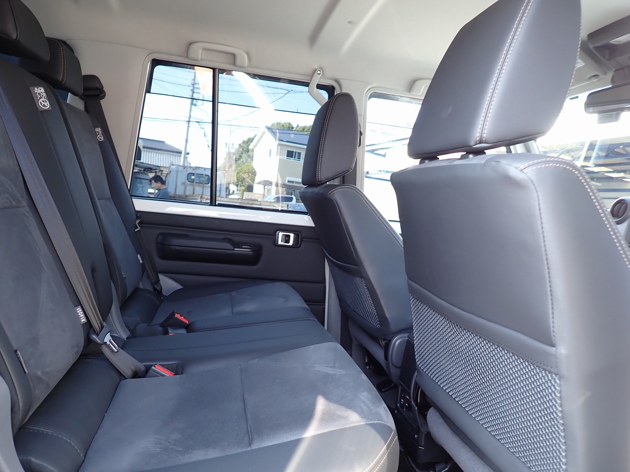 TOYOTA Land Cruiser 70