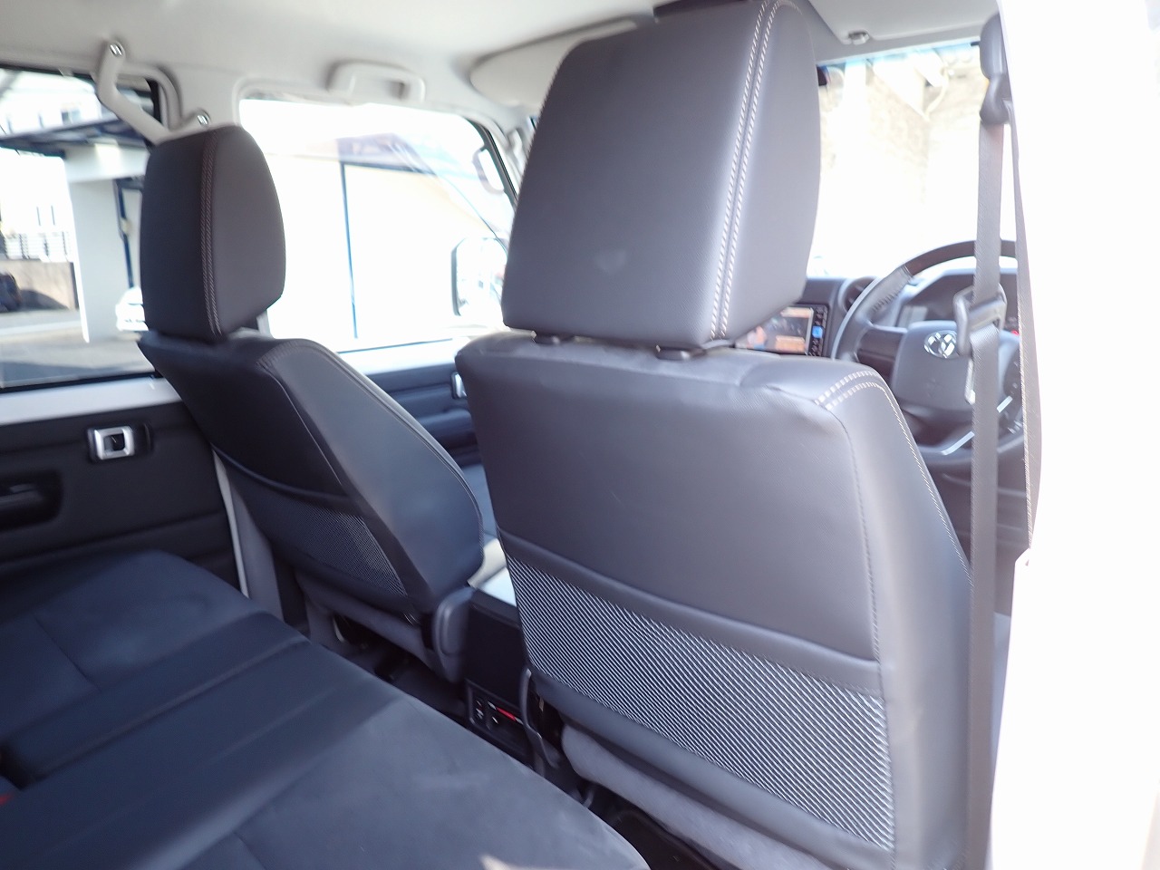 TOYOTA Land Cruiser 70