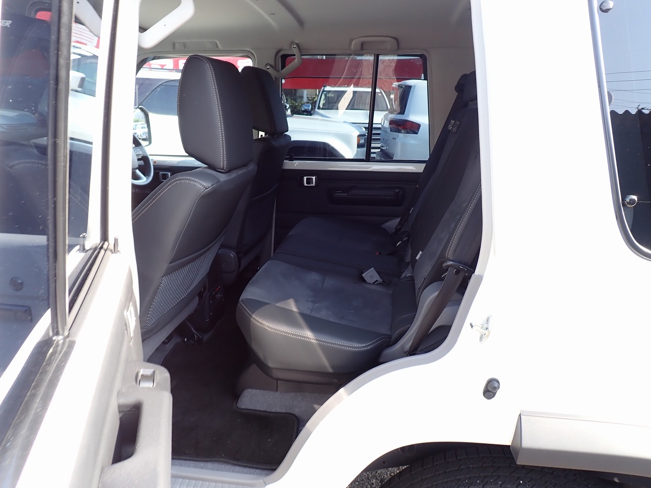 TOYOTA Land Cruiser 70
