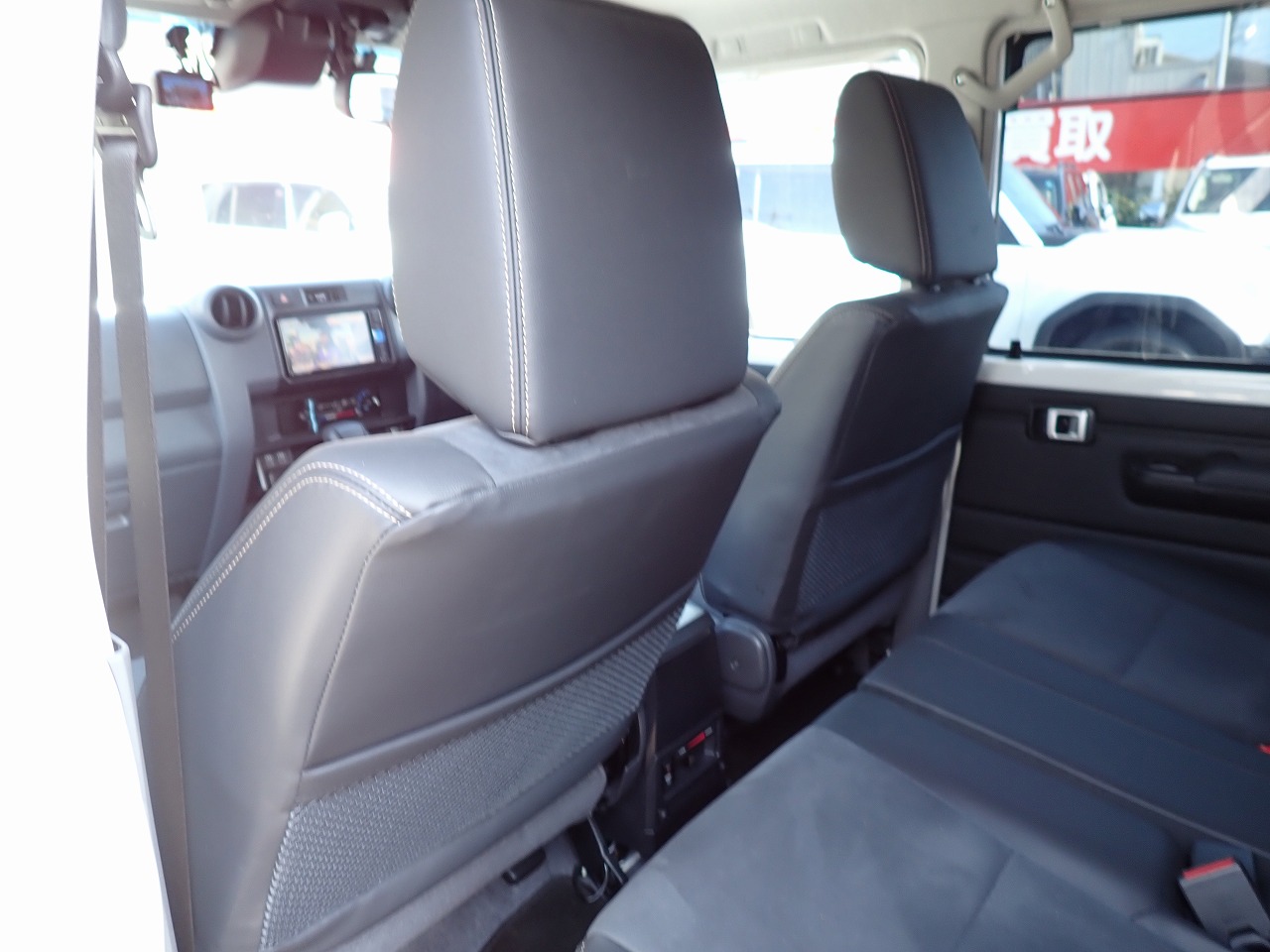 TOYOTA Land Cruiser 70