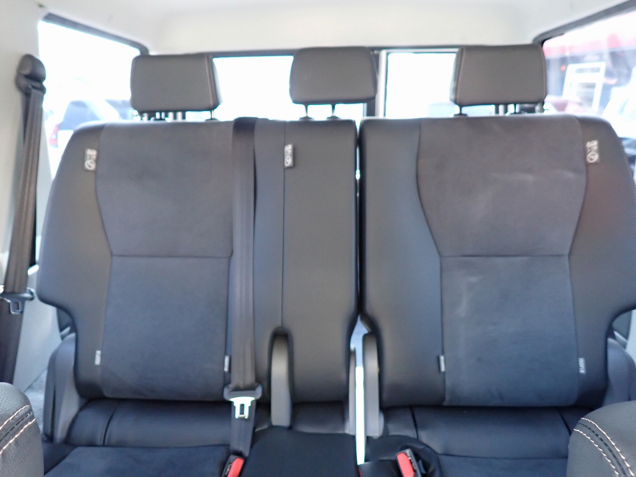 TOYOTA Land Cruiser 70