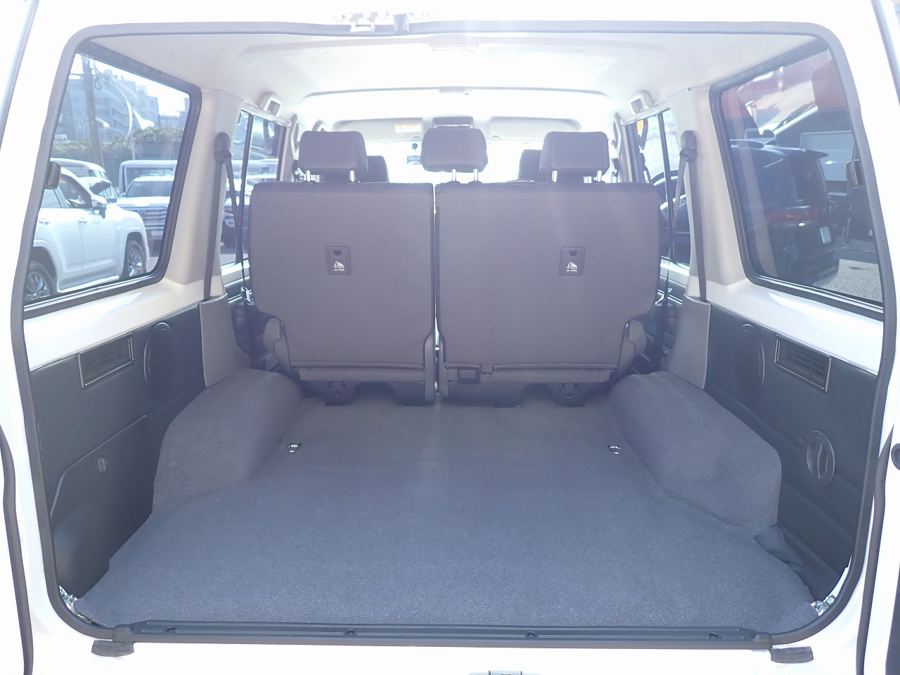 TOYOTA Land Cruiser 70