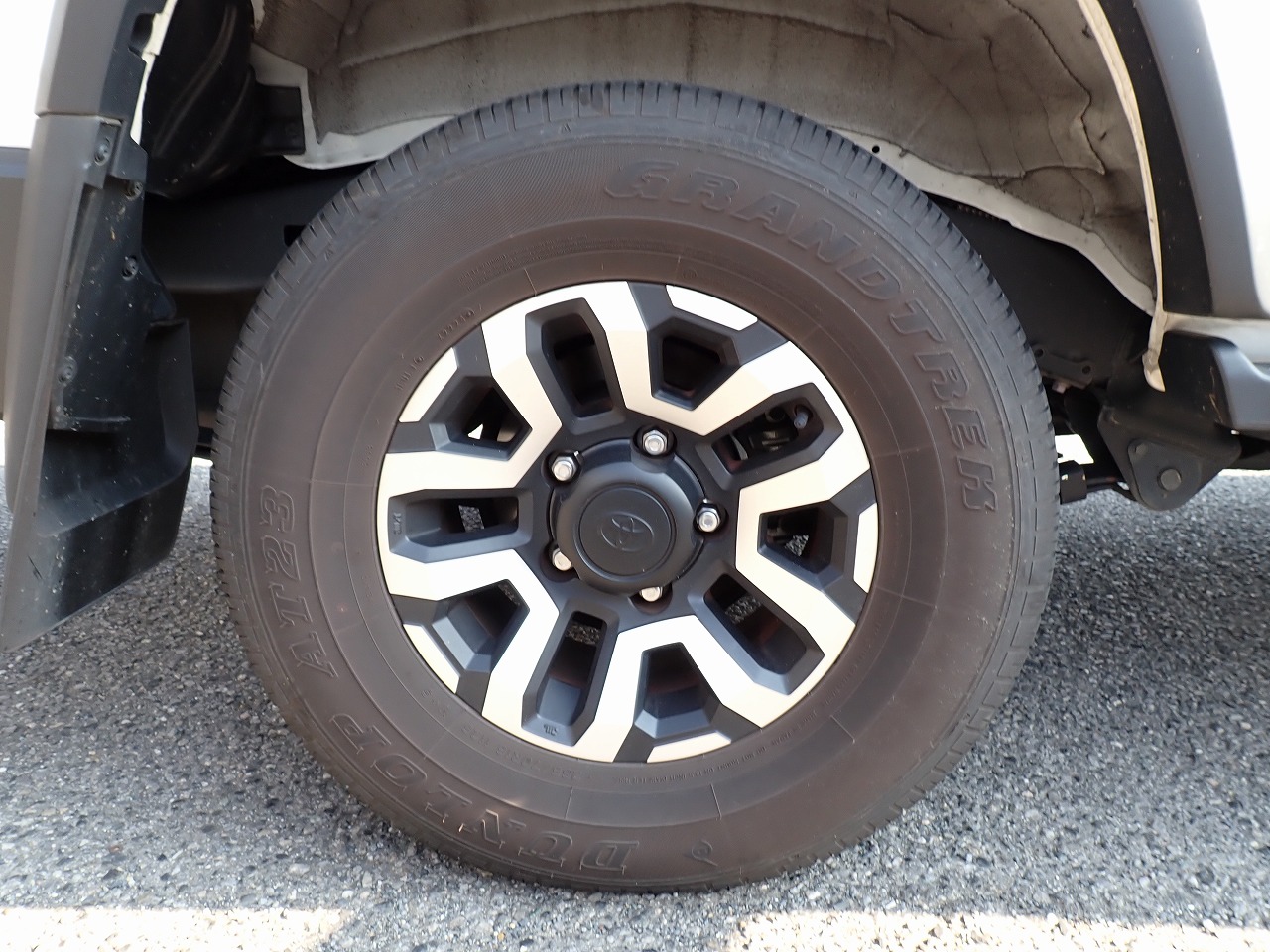 TOYOTA Land Cruiser 70