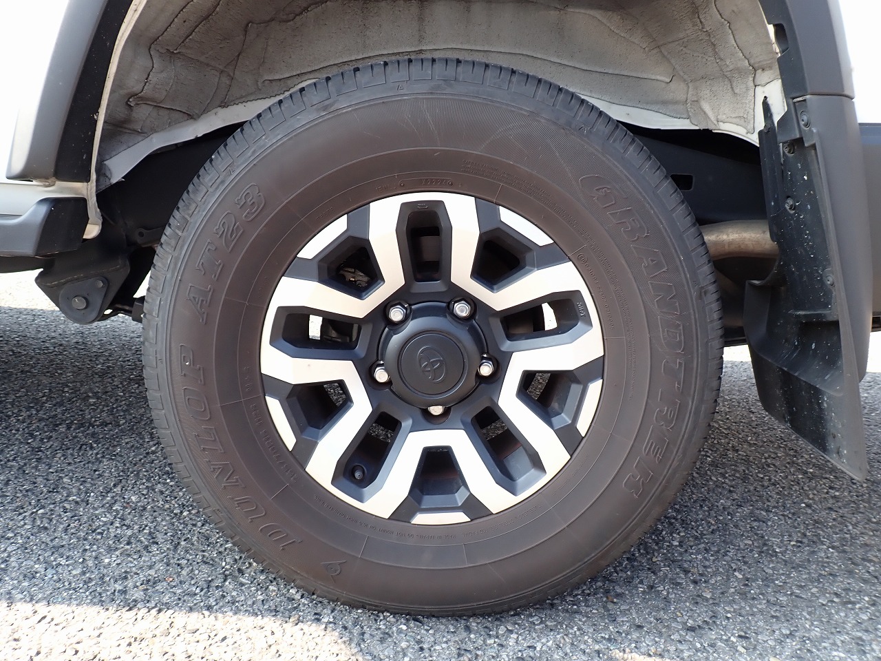 TOYOTA Land Cruiser 70