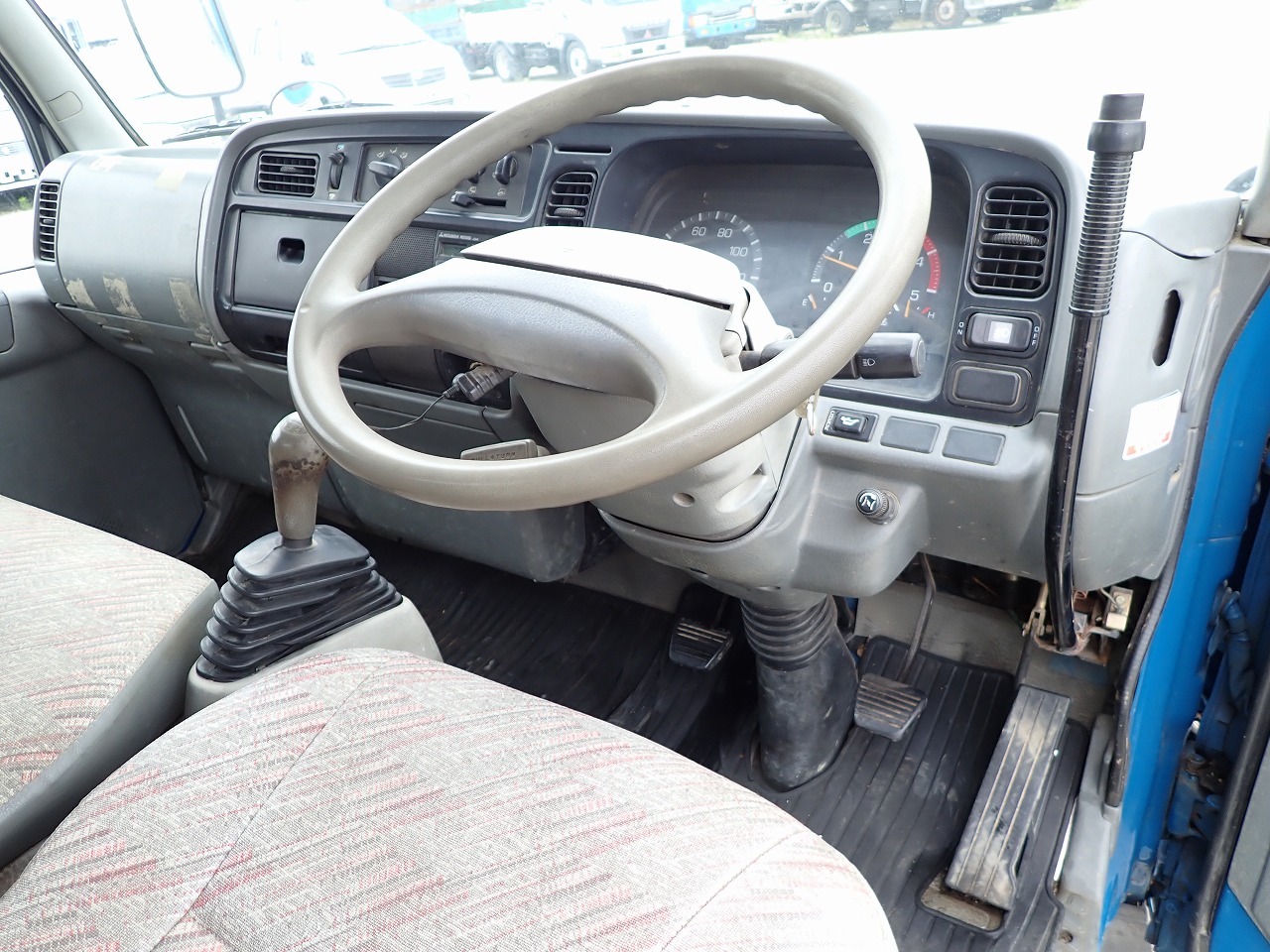 MITSUBISHI Canter