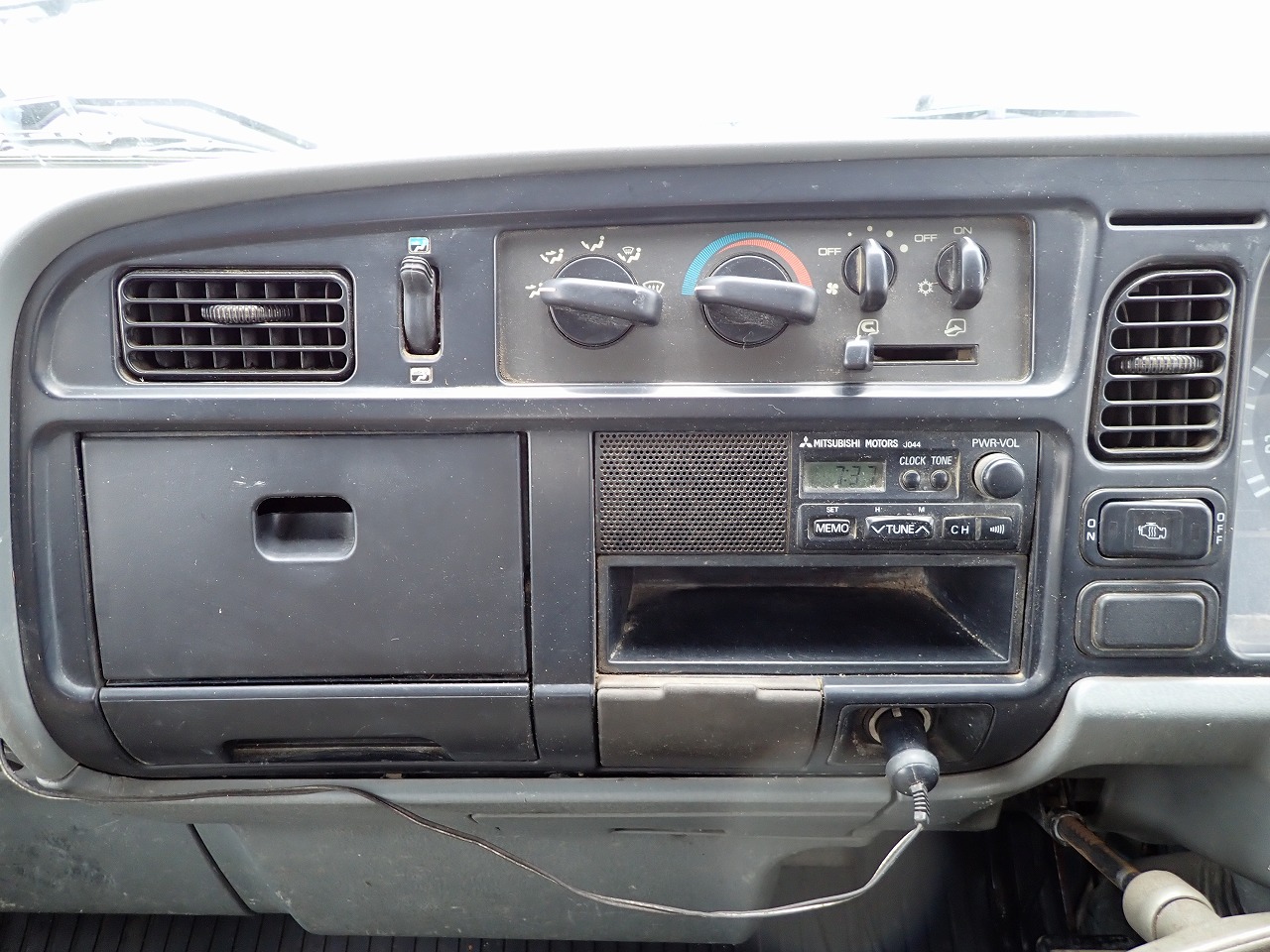 MITSUBISHI Canter