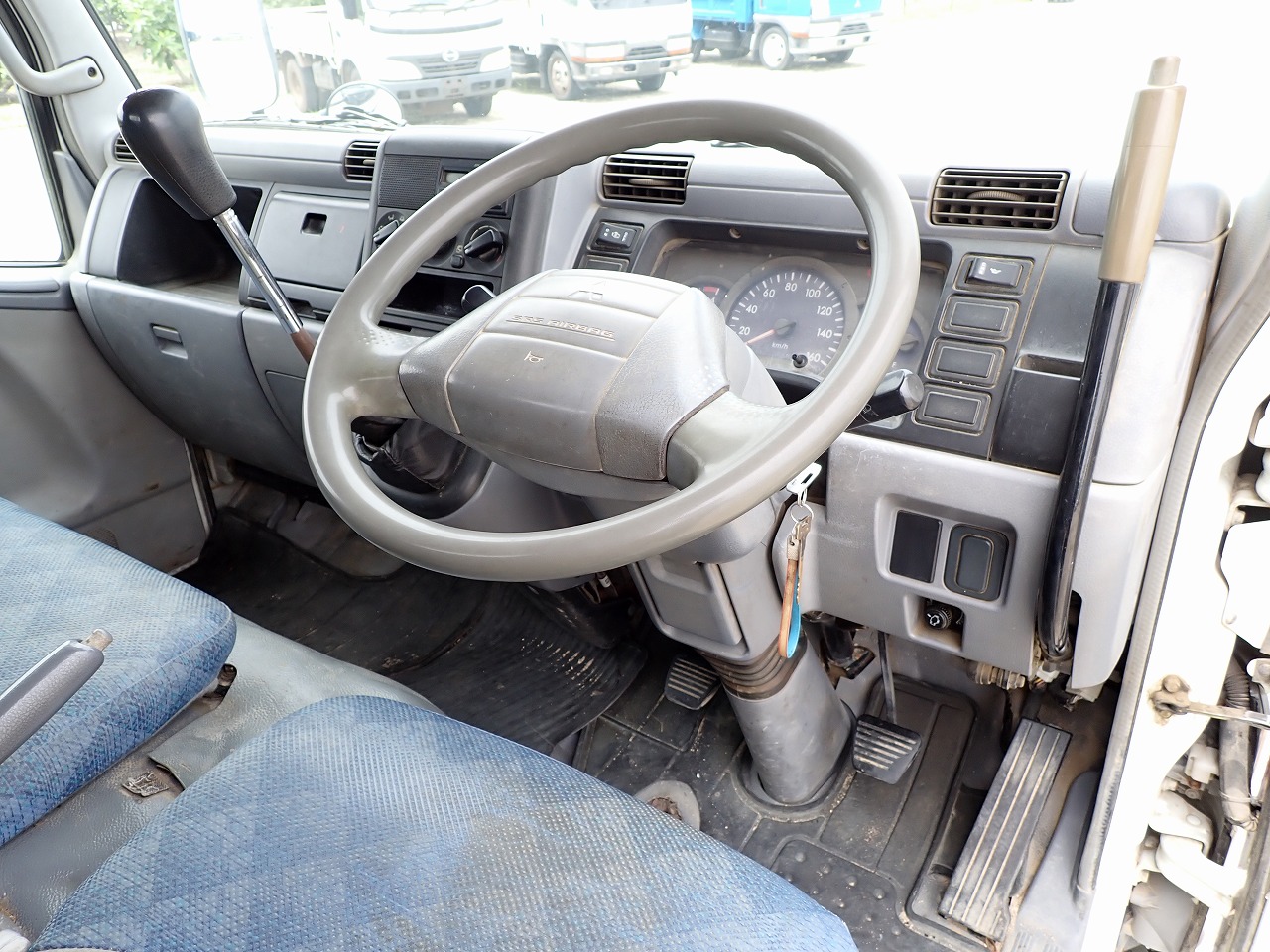 MITSUBISHI Canter