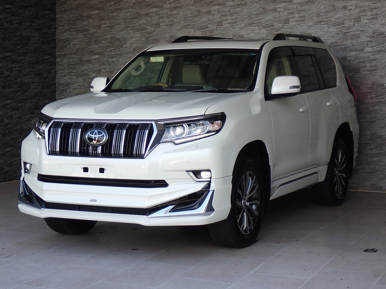 TOYOTA Land Cruiser Prado