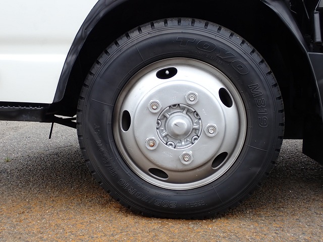 ISUZU Elf Truck