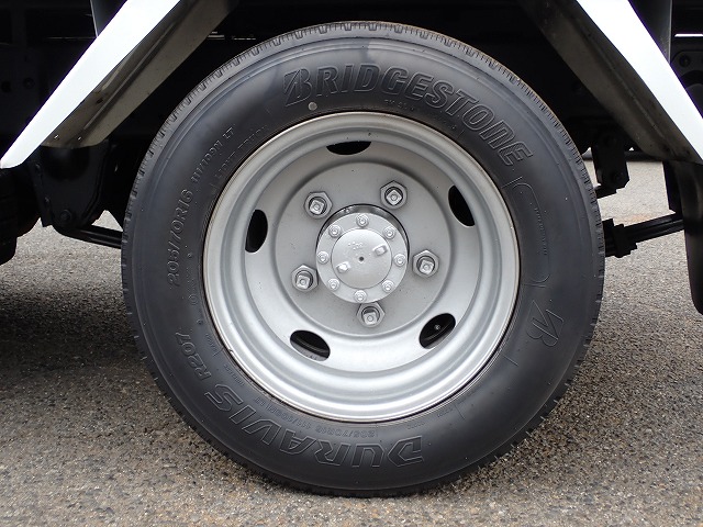 ISUZU Elf Truck